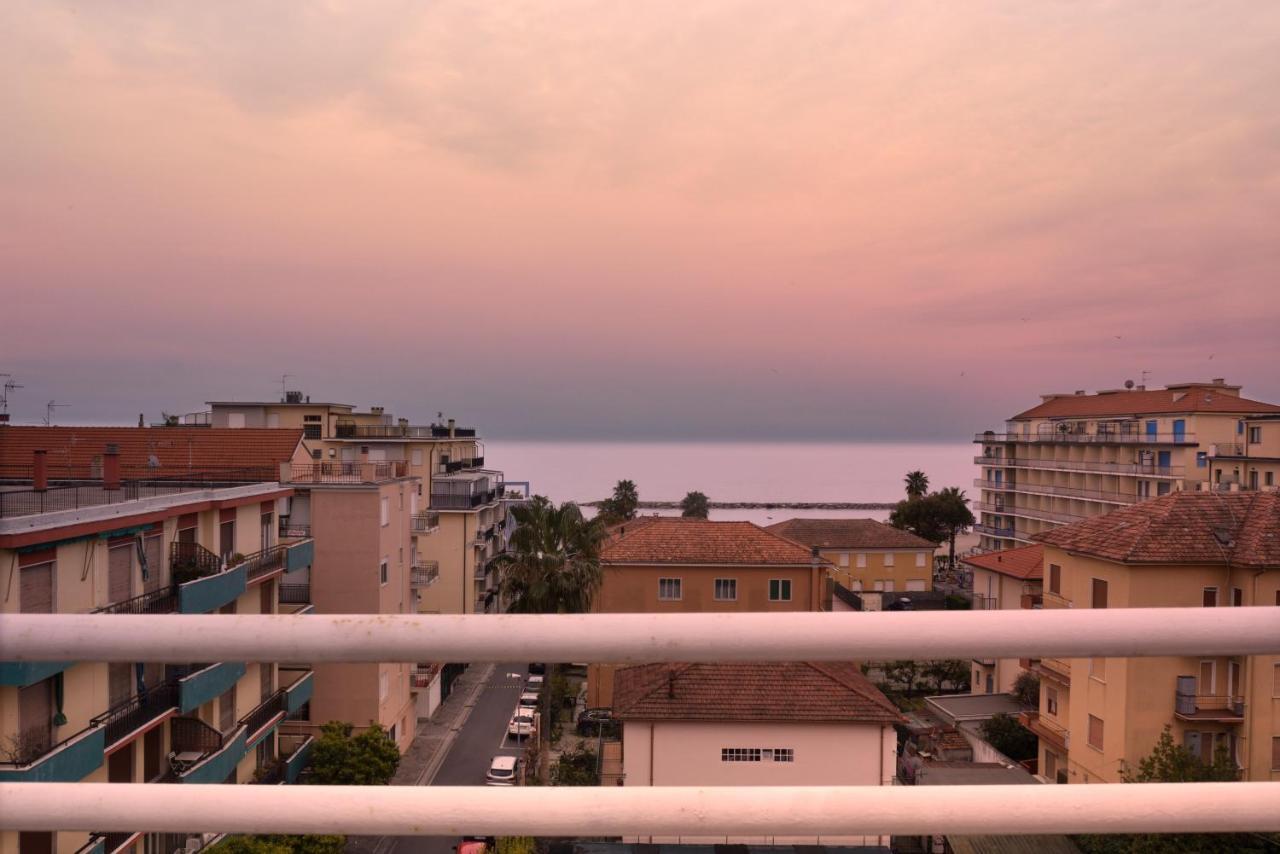 Hotel Ristorante La Marina Mhotelsgroup San Bartolomeo Al Mare Exterior photo