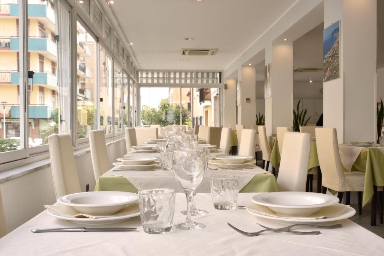 Hotel Ristorante La Marina Mhotelsgroup San Bartolomeo Al Mare Exterior photo