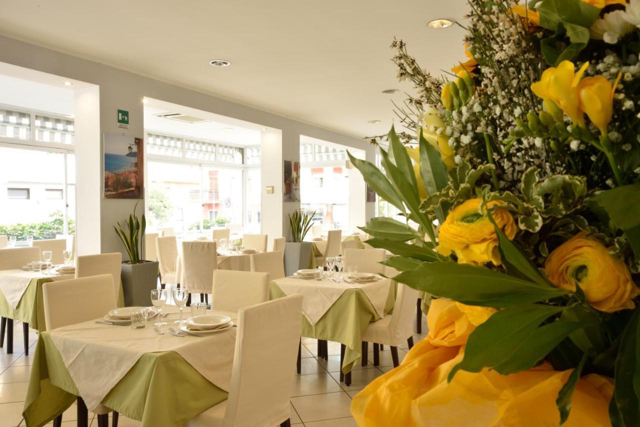 Hotel Ristorante La Marina Mhotelsgroup San Bartolomeo Al Mare Exterior photo
