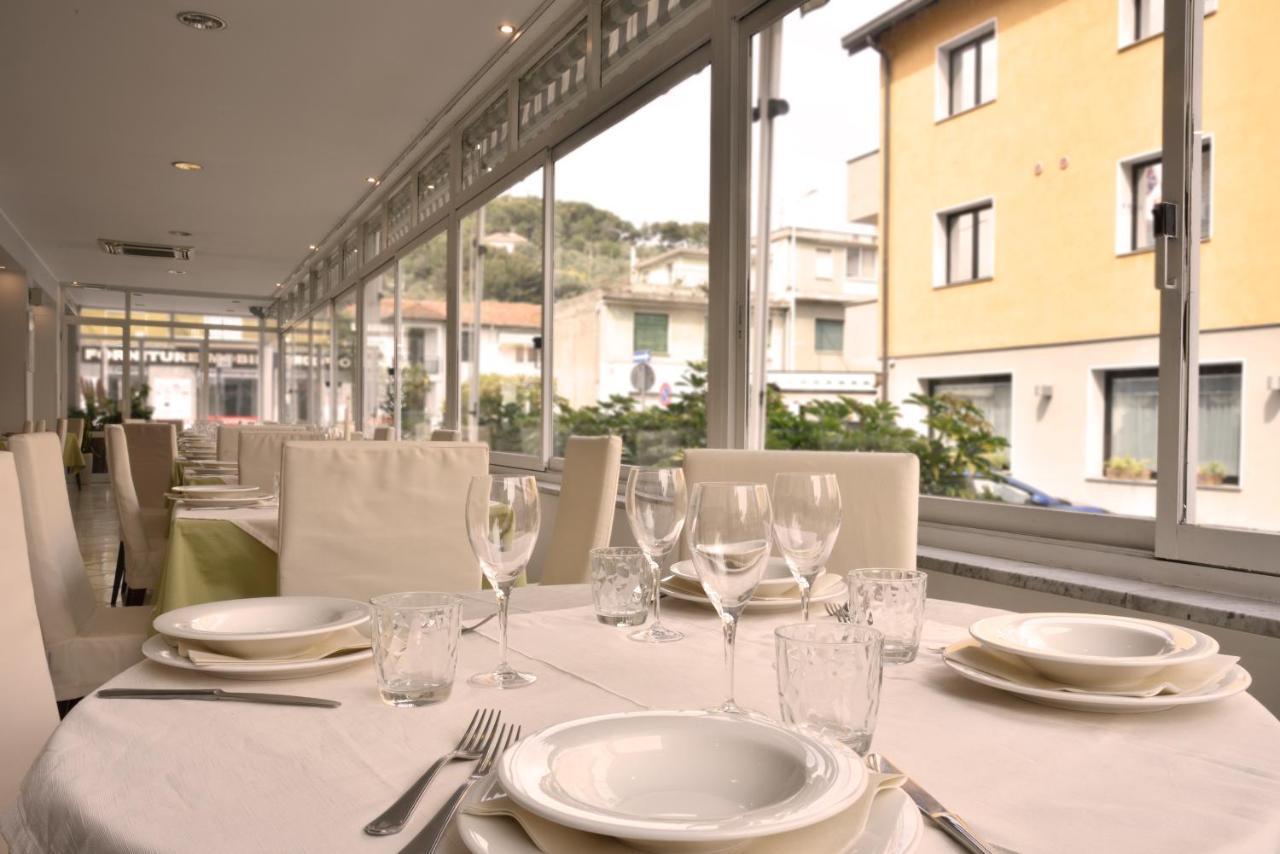 Hotel Ristorante La Marina Mhotelsgroup San Bartolomeo Al Mare Exterior photo