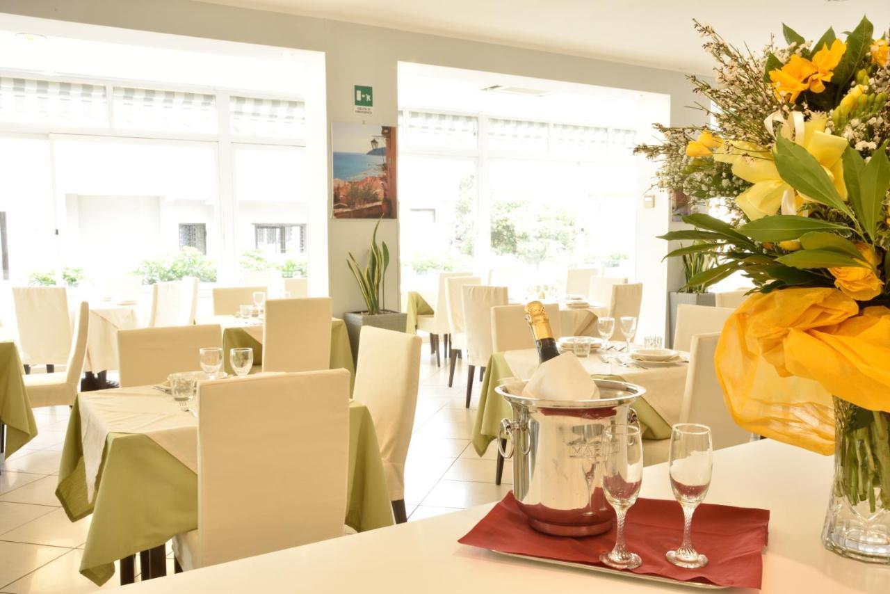 Hotel Ristorante La Marina Mhotelsgroup San Bartolomeo Al Mare Exterior photo