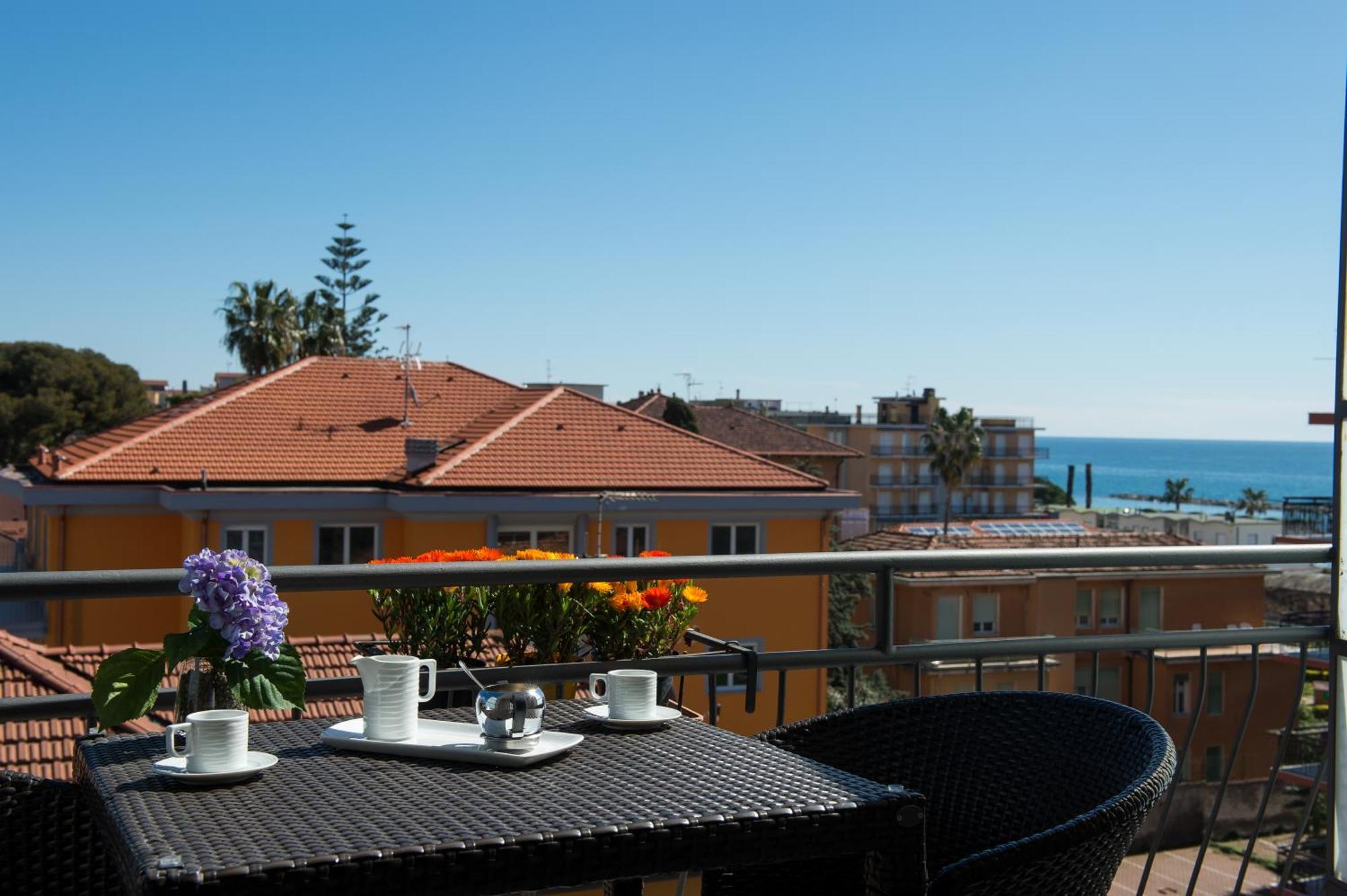 Hotel Ristorante La Marina Mhotelsgroup San Bartolomeo Al Mare Exterior photo