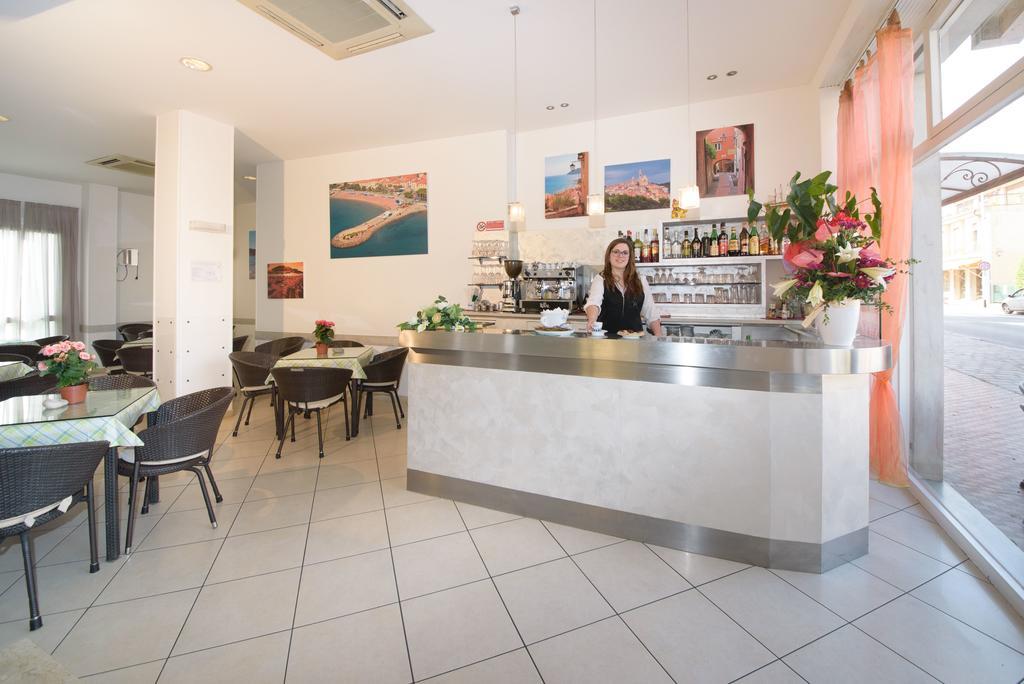Hotel Ristorante La Marina Mhotelsgroup San Bartolomeo Al Mare Exterior photo
