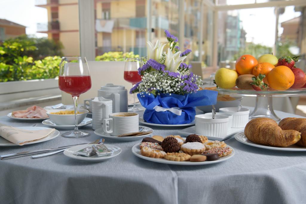 Hotel Ristorante La Marina Mhotelsgroup San Bartolomeo Al Mare Exterior photo