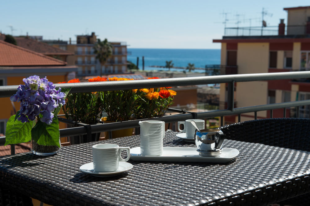 Hotel Ristorante La Marina Mhotelsgroup San Bartolomeo Al Mare Exterior photo